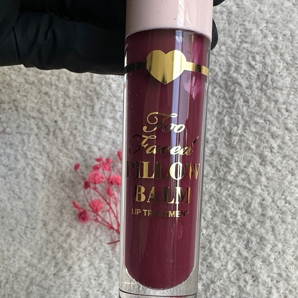 TOO FACED Pillow Balm Lip Treatment - Berry Jam Kiss - Picture 2 of 3